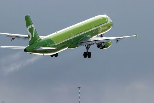 COVID-19 omicron variant unravels travel industry&apos;s plans
