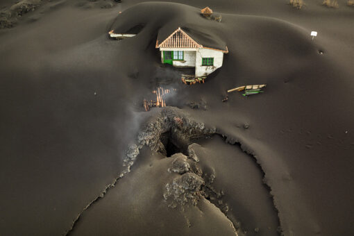 Lava from volcanic eruption threatens more homes on La Palma
