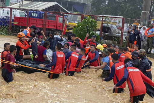 Powerful typhoon hits the Philippines