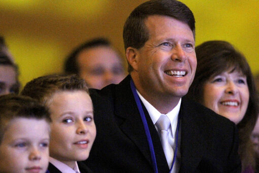 Josh Duggar&apos;s father Jim Bob loses Arkansas state Senate primary after son&apos;s guilty verdict in child porn case