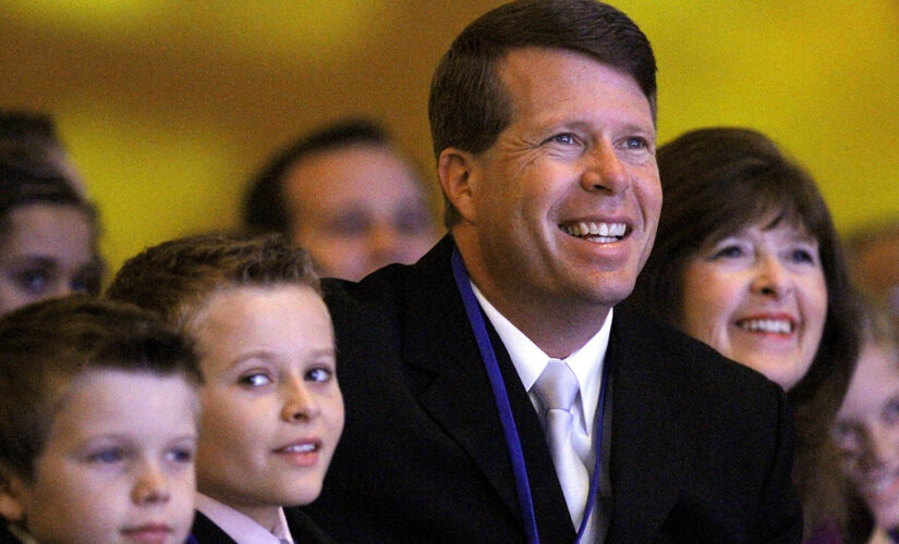 Josh Duggar&apos;s father Jim Bob loses Arkansas state Senate primary after son&apos;s guilty verdict in child porn case