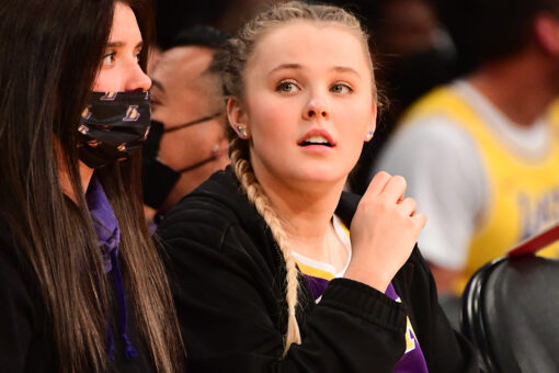 Jojo Siwa nearly 'trampled' by Phoenix Suns player at game against Los Angeles Lakers