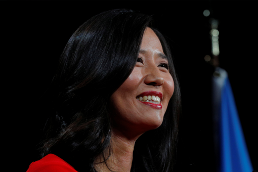 Pregnant cop challenges Boston Dem mayor over vaccine mandates: 'Take full responsibility'