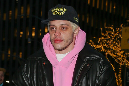 Pete Davidson photobombs Stephen Curry’s 3-point record shot