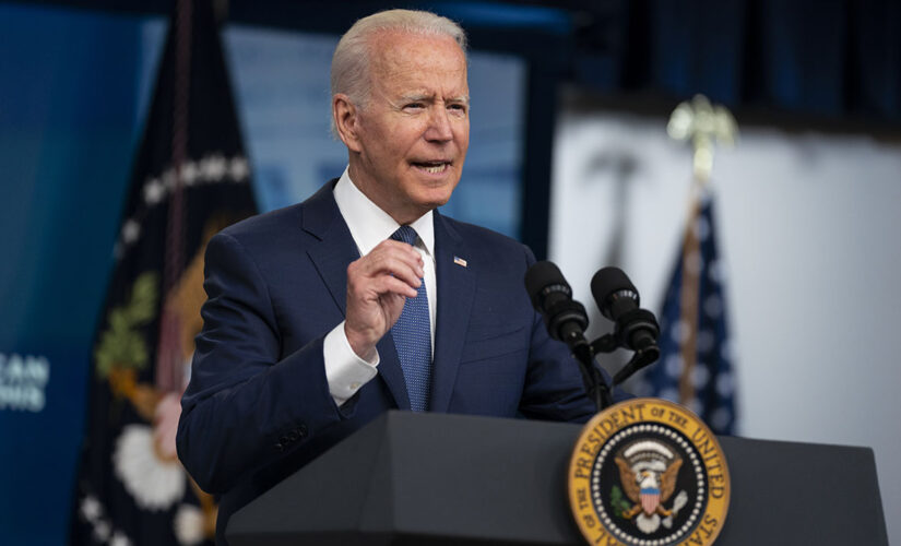 Texas federal judge temporarily blocks Biden vaccine mandate for federal employees