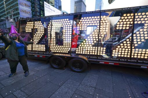 Americans say 2021 'sucked,' but are optimistic about 2022: Poll