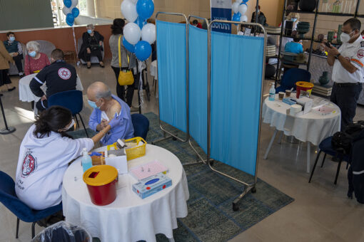COVID-19 omicron variant sets record for new infections in Israel