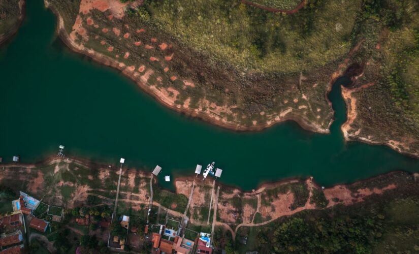 Brazil rock formation collapse kills at least 6, injures at least 32; caught on video