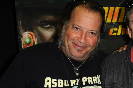 'Comic Book Men' star Robert Bruce dead at 62