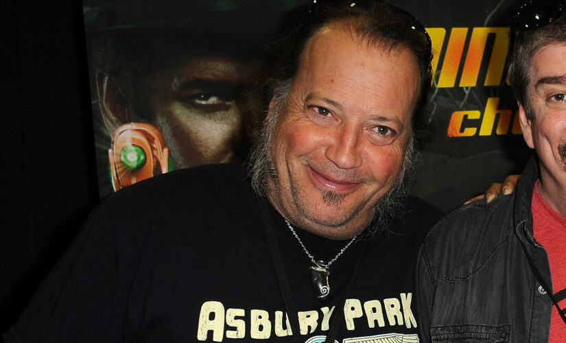 &apos;Comic Book Men&apos; star Robert Bruce dead at 62