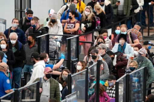 Reps. Malliotakis, Davis introduce bill to bar TSA from allowing migrants to use warrants to board planes
