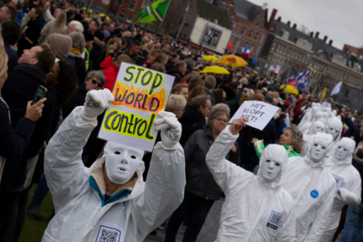 Thousands protest strict lockdown measures in Amsterdam despite local government ban