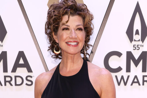 Amy Grant celebrates the birth of her granddaughter: &apos;What a way to kick off 2022!&apos;