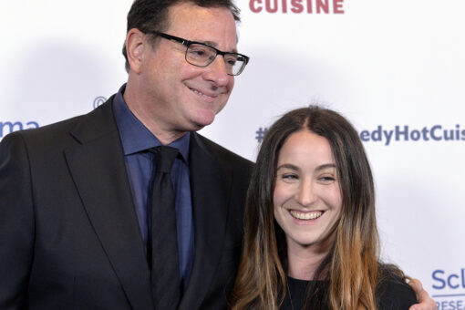 Bob Saget&apos;s daughter Aubrey shares a text from her dad from before his death