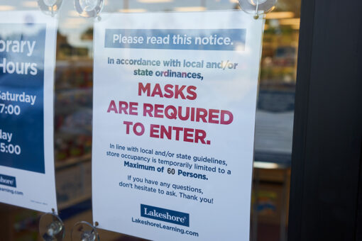 Cloth masks may not protect against omicron, report says