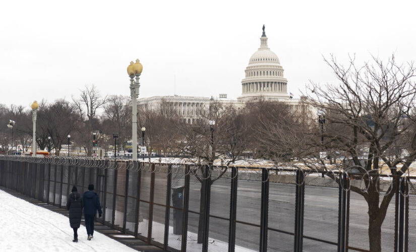 Capitol police considering constructing temporary fence around Capitol ahead of the State of the Union