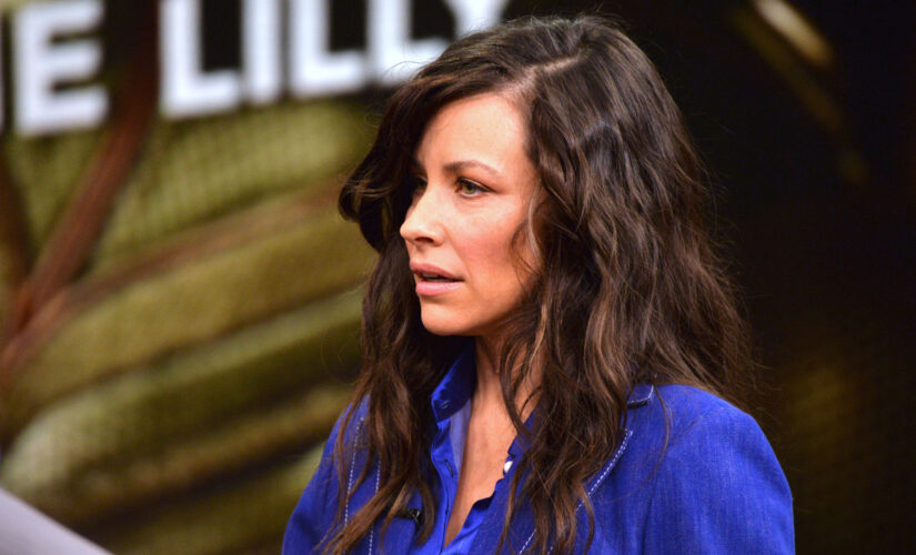 Evangeline Lilly urges Justin Trudeau to speak with protesting Canadian truckers