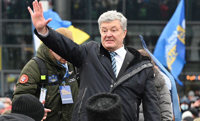 Petro Poroshenko, former Ukraine president, dons battle gear, joins countrymen in the streets: video