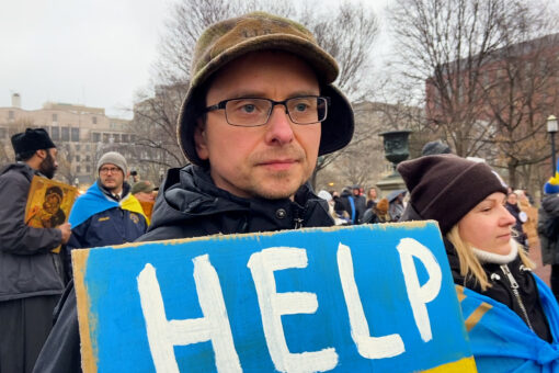 Ukraine supporters: Hundreds gather outside White House, demand Biden impose tougher sanctions on Russia