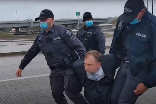 Thousands urge Congress to condemn imprisonment of Canadian pastor who addressed trucker protest