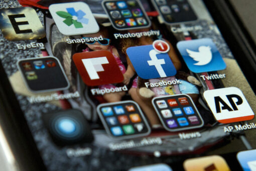 Ukrainians share human toll of Russian invasion, combat disinformation on social media