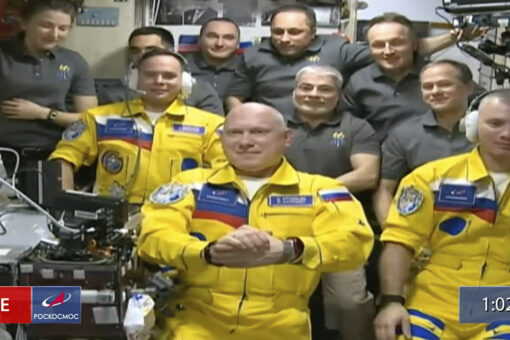 Russian cosmonauts wear Ukrainian colors in arrival at International Space Station