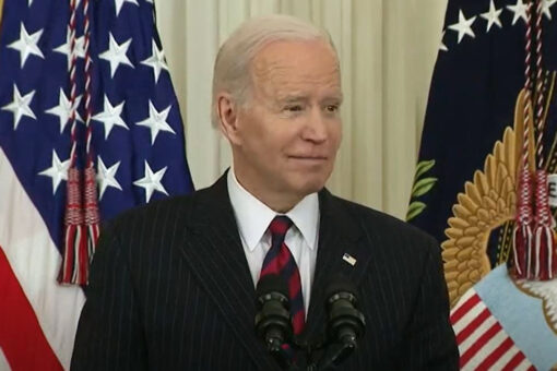 Biden signs order to promote pay equality for employees of federal contractors