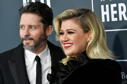 Kelly Clarkson settles divorce from Brandon Blackstock, ordered to pay him millions