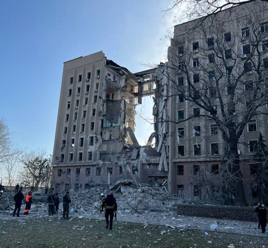 Russian forces bombed Ukrainian administration building, 8 civilians missing