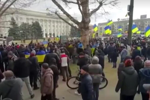 Kherson protest against Russian occupiers brings hundreds to the streets: reports