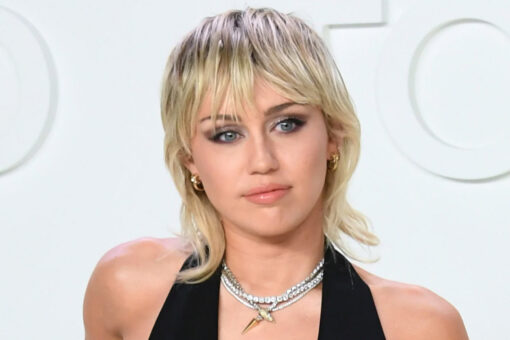 Miley Cyrus breaks down in tears during her tribute performance to Taylor Hawkins