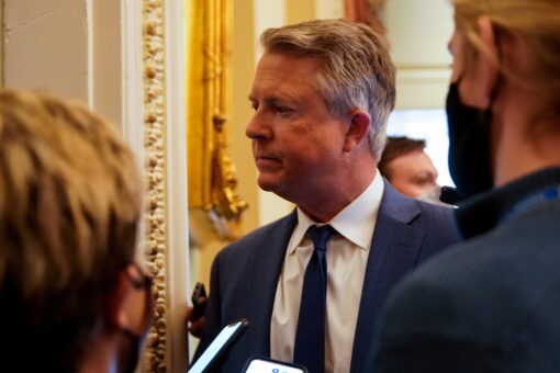 Sen. Marshall introduces bill banning US imports of Russian oil