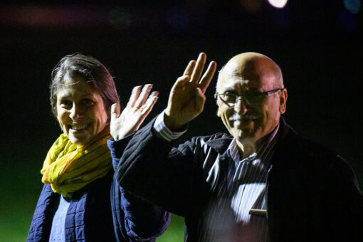 Iran releases 2 British citizens after striking deal