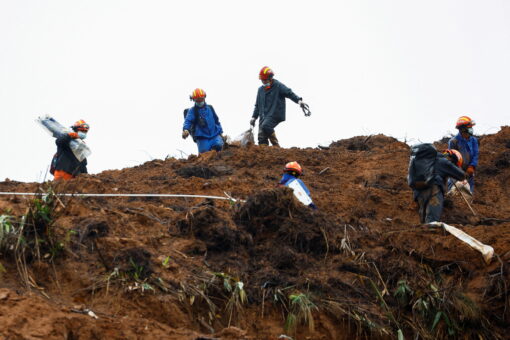 What happened to Boeing flight that went down over China?