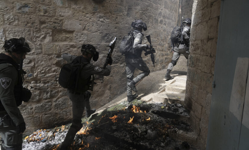 Clashes erupt again near flashpoint Jerusalem holy site