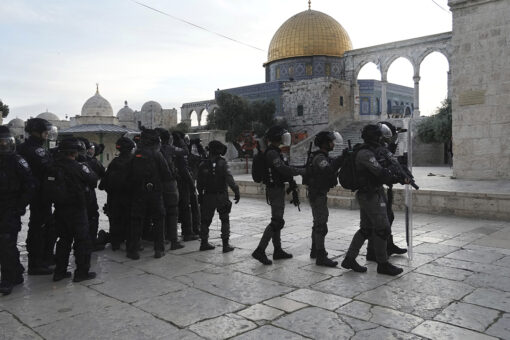 Israeli police, Palestinians clash again at Al-Aqsa mosque in Jerusalem amid heightened tensions