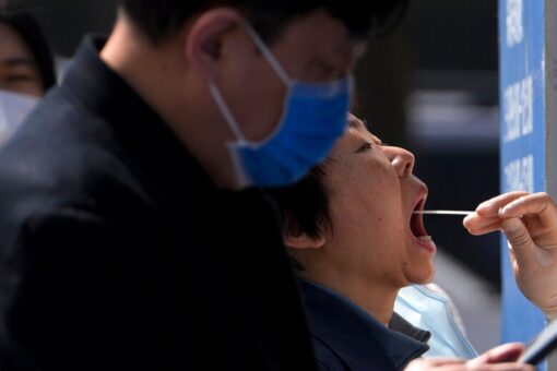 Shanghai extends COVID-19 lockdown, outbreak remains ‘extremely grim’
