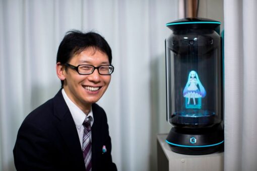 ‘Fictosexual’ Japanese man no longer able to communicate with hologram he married