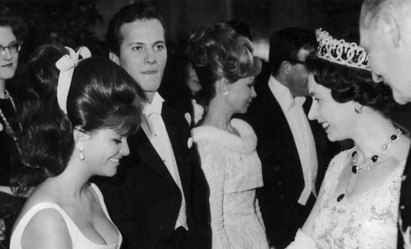 Pat Boone recalls meeting Queen Elizabeth: ‘Most embarrassing moment of my life’