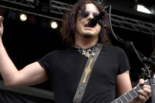 Jack White stuns fans with engagement and marriage at concert