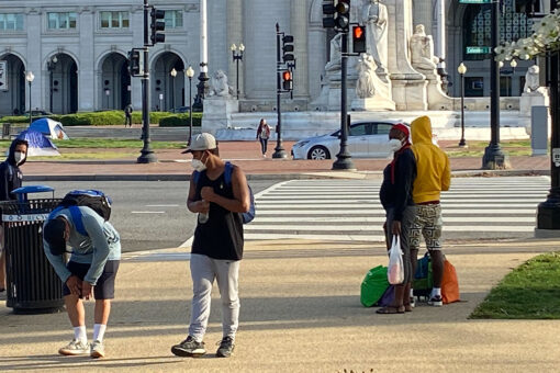 Third Texas migrant bus arrives near US Capitol