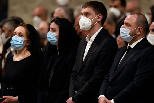 Ukrainian mayor and lawmakers attend Vatican Easter vigil