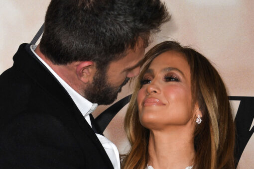 Jennifer Lopez announces engagement to Ben Affleck
