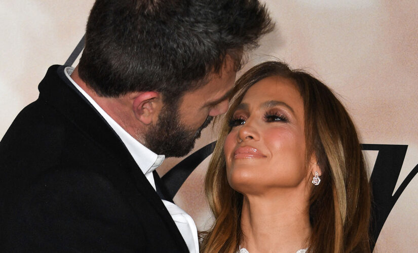 Jennifer Lopez announces engagement to Ben Affleck