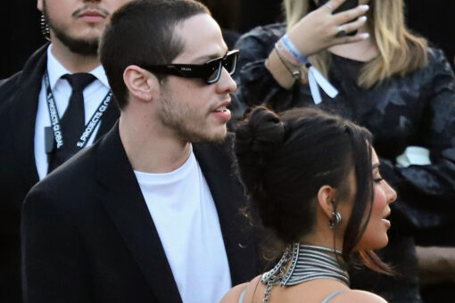 Kim Kardashian, Pete Davidson hold hands at ‘The Kardashians’ premiere