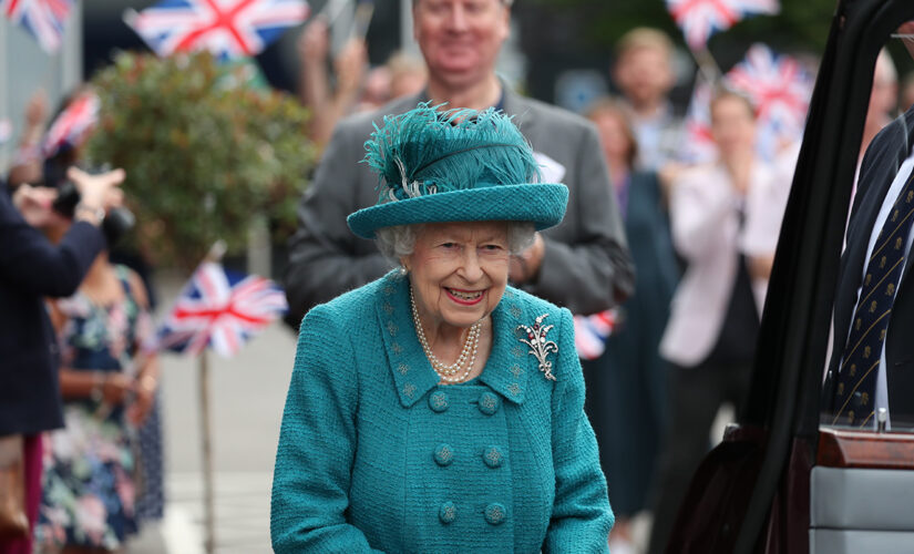 Queen Elizabeth poses with her ponies ahead of 96th birthday