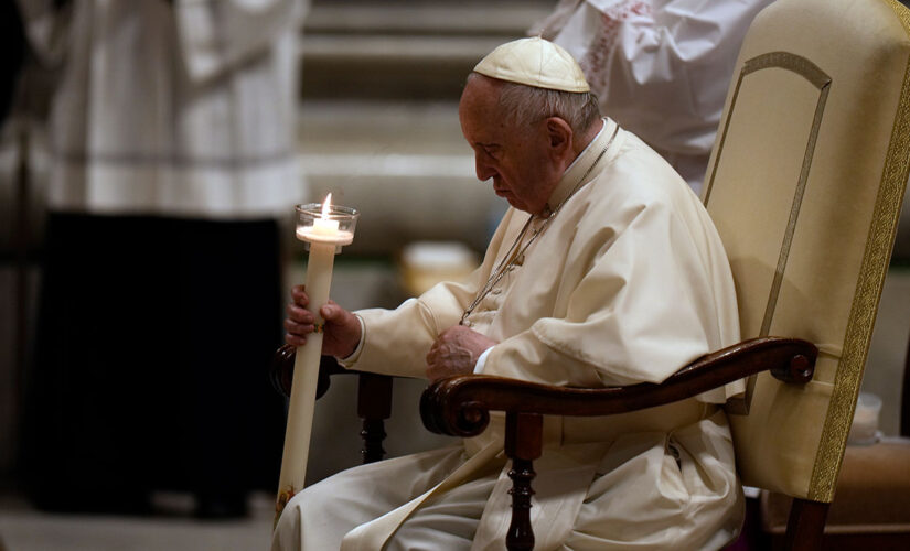 Pope leads crowds in 1st outdoor Easter Mass since pandemic