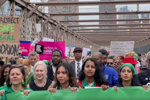 Sens. Schumer, Gillibrand join pro-choice NYC protests, call for Senate to codify Roe into law