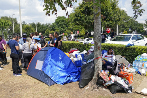Florida ICE offices see massive lines, processing delays as hundreds of migrants wait for check-ins