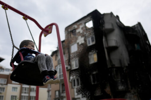 Russians, Ukrainians fight block by block in eastern city